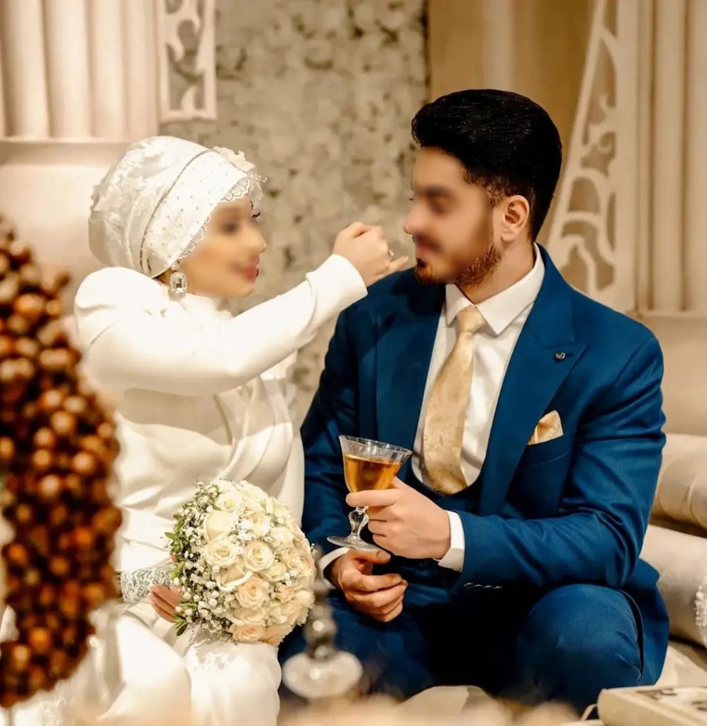 ایده عکس محضری با ظرف عسل