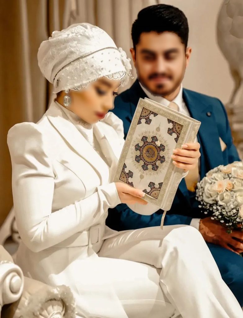 عکس عقد محضری همراه با قرآن